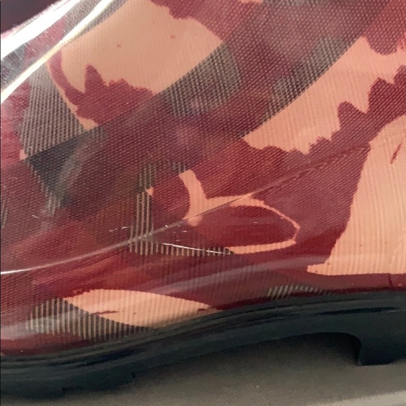 🤑SOLD🤑BURBERRY Rain Boots with Hearts - Picture 6 of 6